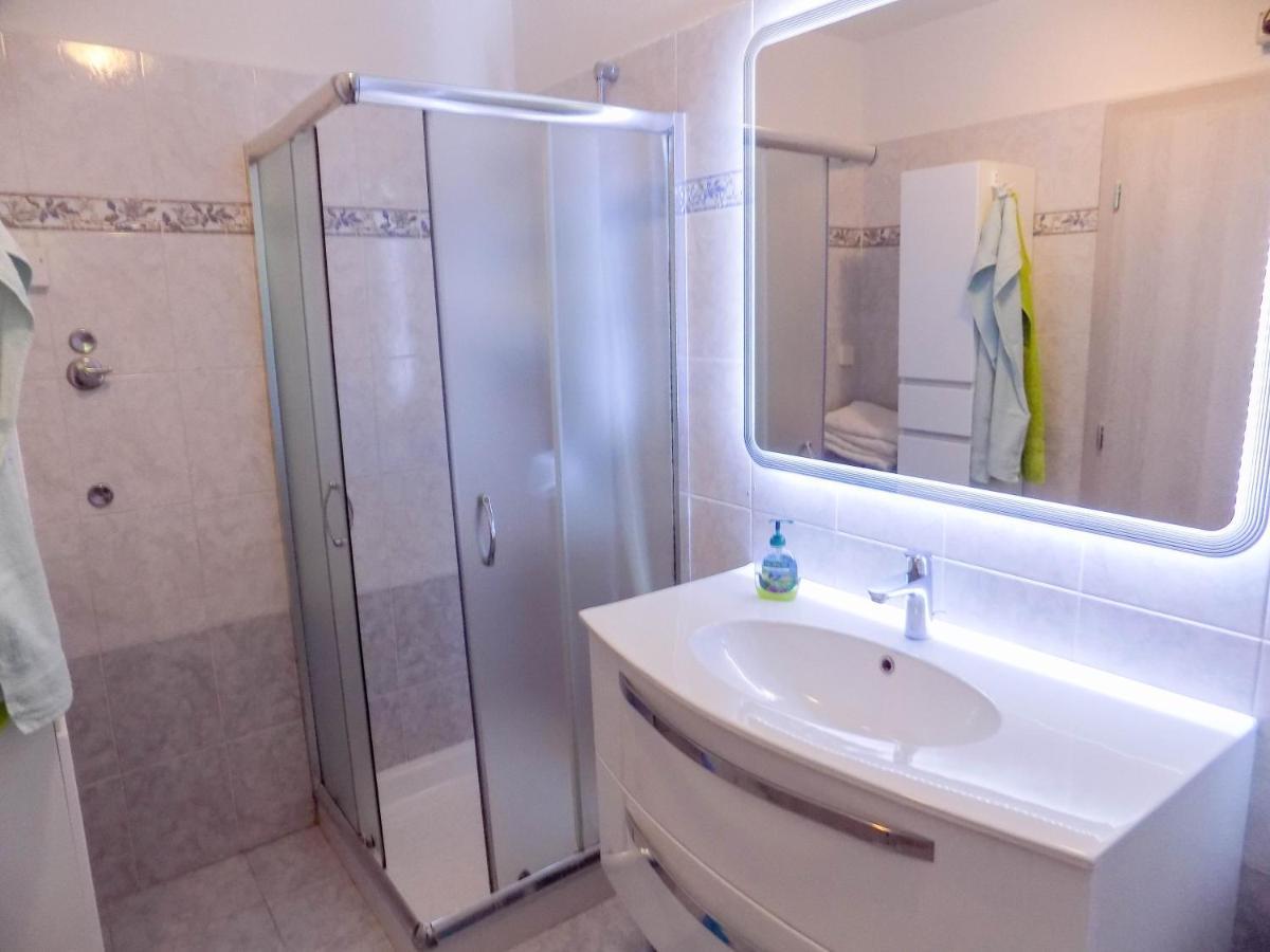 Oriella Apartmans And Room Novigrad Istria Εξωτερικό φωτογραφία