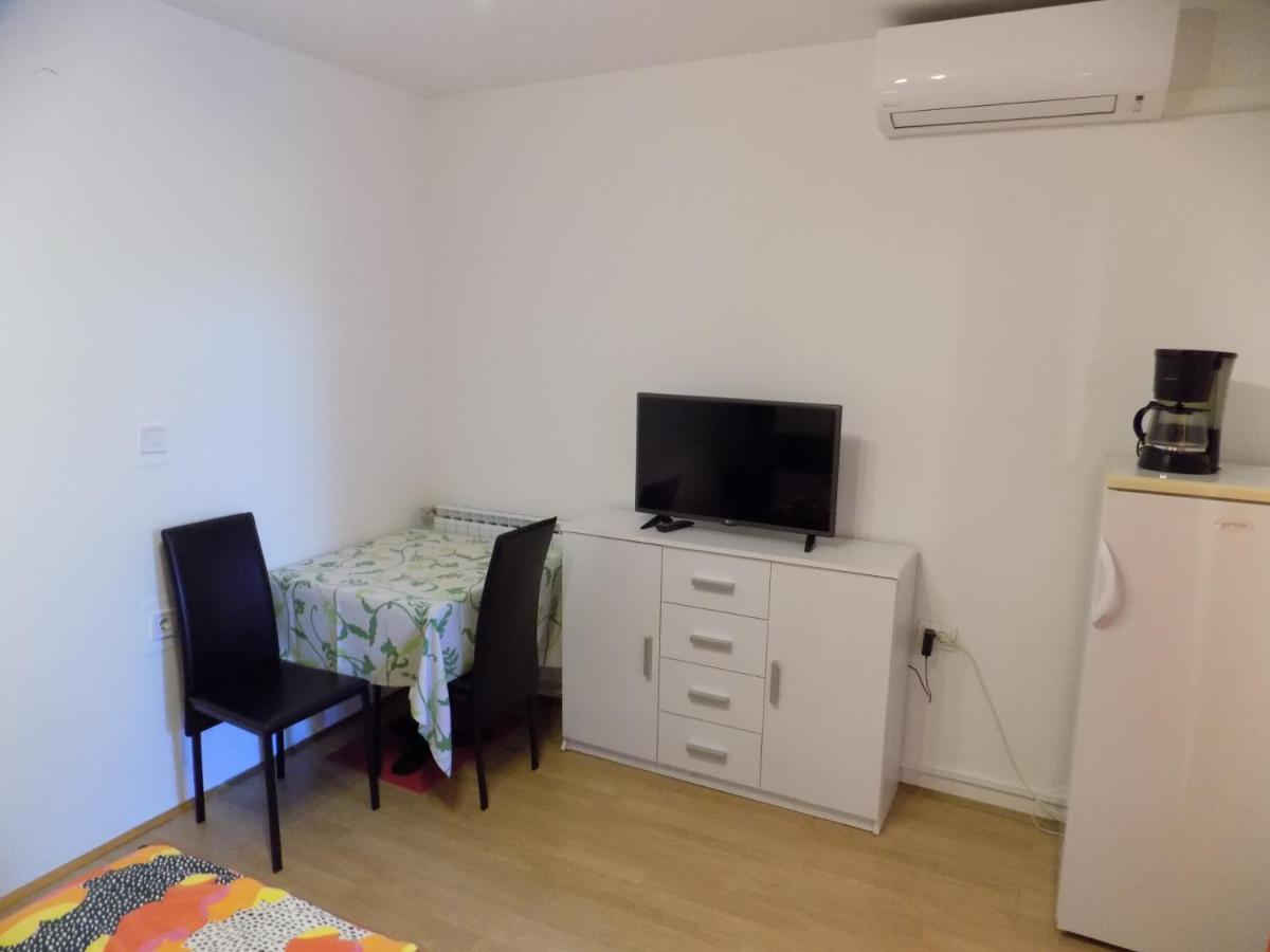 Oriella Apartmans And Room Novigrad Istria Εξωτερικό φωτογραφία